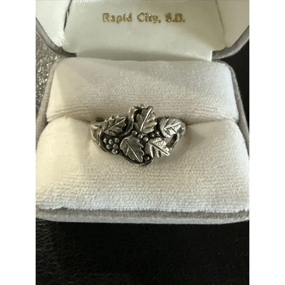 VTG Wheeler Manufact. Black Hills 925 Sterling Grape Leaves Sz 10.5 Ring 3.52g